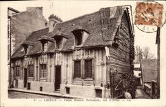 Calle normanda de la casa de la mujer mayor de Lisieux de la POSTAL de la VENDIMIA de Orbec