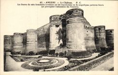 CPA Angers Le Chateau Les Douves