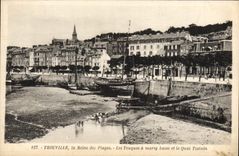 La POSTAL Trouville de la VENDIMIA la reina de las playas los tambores tiene marea baja y los barcos de Quay Tostain