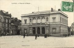 La POSTAL Laval de la VENDIMIA coloca el ayuntamiento
