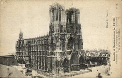 Fuego de la POSTAL de la VENDIMIA y bombardeo de Reims junto de la catedral después del fuego vista del teatro