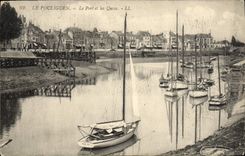 VINTAGE POSTCARD Pouliguen the Port and the Quays Boats