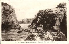 VINTAGE POSTCARD Saint Pierre Quiberon Rocks of Bara Port Chaos