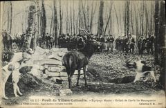 CPA Foret De Villers Cotterets Equipage Menier Hallali De Cerf A La Montagnette Chiens Chasse a courre