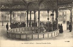 CPA Vichy Source Grande Grille