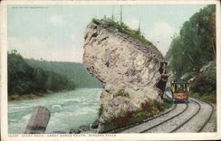 VINTAGE POSTCARD Giant Rock Great Gorges Road Niagara Falls