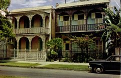 VINTAGE POSTCARD Lovely antebellum homes typical Residences off the Vieux Carré New Orleans