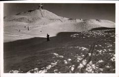 VINTAGE POSTCARD Skiers on the snow of Puy de Dome Ski