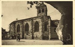 VINTAGE POSTCARD Montlucon Notre Dame Church