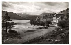 VINTAGE POSTCARD Auvergne the Lake Chambon