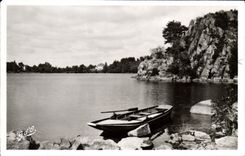 VINTAGE POSTCARD Auvergne Lake Tazenat Serviere Rock