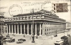 Burdeos de la POSTAL de la VENDIMIA la tranvía grande del automóvil del teatro