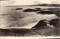 CPA La mer de nuages endiguee par les Domes Sud Vue prise de la terrasse de l'obersvatoire du Puy de Dome