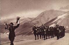 VINTAGE POSTCARD Brass band Of Militaria Alpine hunters