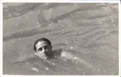 CARTE PHOTO Homme au bain