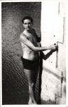 CARTE PHOTO Homme en maillot de bain