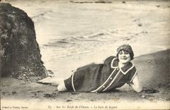 VINTAGE POSTCARD On the Edges Of the Ocean the Bath Of Lizard Woman Bathing suit