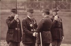 CPA Remise De Decorations Militaria 