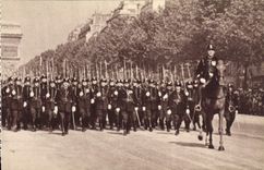 CPA Garde Republicaine Mobile Militaria Paris Arc de TRiomphe 