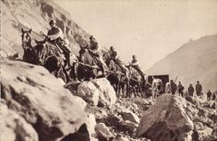 CPA La Recherche D'Une Position de Batterie en Montagne Militaria Chevaux Canon 