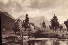 VINTAGE POSTCARD Spahis In Recognition Militaria Horses