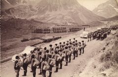 CPA Manoeuvres Du Galibier 1938 La Revue Finale Militaria Chasseurs alpins
