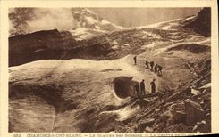 CPA Chamonix Mont Blanc Le glacier des Bossons la grotte de glace