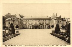 CPA Malmaison Le Chateau Facade est et Cour d'Honneur