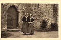 CPA Jeanne d'arc Jeanne Et Mengette Pres De l'Eglise
