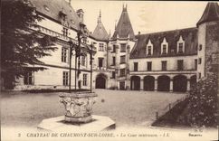 CPA Chateau De Chaumont Sur Loire La Cour Interieure