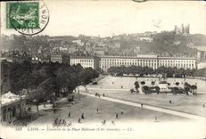 POSTAL Lyon de la VENDIMIA junto del lado izquierdo de Bellecour del lugar