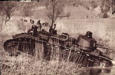 CPA Char de 70 Tonnes Traversant Une Riviere Tank Tanks Militaria