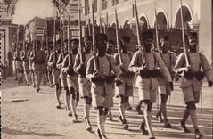 VINTAGE POSTCARD Colonial Troops Cipayes of India Militaria