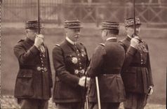 CPA Remise De Decorations Militaria