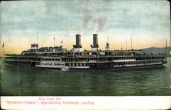 VINTAGE POSTCARD Day Line Str Hendrick Hudson Approaching Newburgh Landing Boat