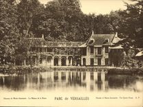 CPA Grand Format Versailles Parc Hameau de Marie Antoinette la maison de la reine 28 * 21 cm
