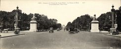 CPA Grand Format Paris L'avenue des Champs Elysees Les chevaux de Marly 28.5 * 11 cm