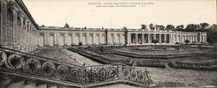 CPA Grand Format Versailles Palais du Grand Trianon Le peristyle et les jardins 28.5 * 11 cm