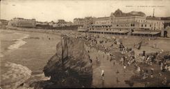 CPA Grand Format Biarritz La Plage et le casino municipal 28 * 14 cm