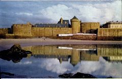 MODERN CARD Walls of Malo Saint and the Quic tower in Grogne