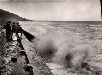 CPM Villers sur Mer Effet de Vague et les Falaises