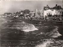 MODERN CARD Villers on Sea the Beach and the Casino