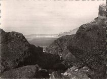 MODERN CARD Villers on Sea the City through the Rocks