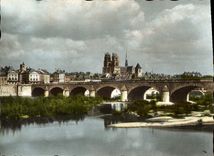 CPM Orleans Vue Generale Le Pont sur la Loire et la Cathedrale