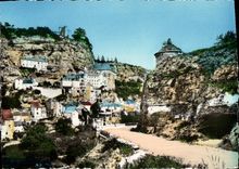 CPM Rocamadour Le Rocher Vu de la Route de Cahors