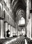 CPM Reims La Cathedrale Notre Dame La nef vue du grand portail