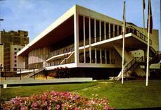 MODERN CARD Massive Royan of Flowers In front of the Palate of Congers