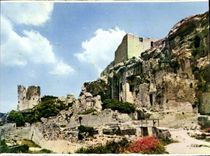 CPM A Gauche Le Colombarium Et La Tour Paravelle a Droite Les Ruines Du Chateauu Seigneurial