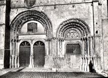 CPM Avallon Portail De l'Eglise St Lazare