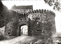 CPM Vezelay Le Chemin De Ronde Et La Porte Neuve